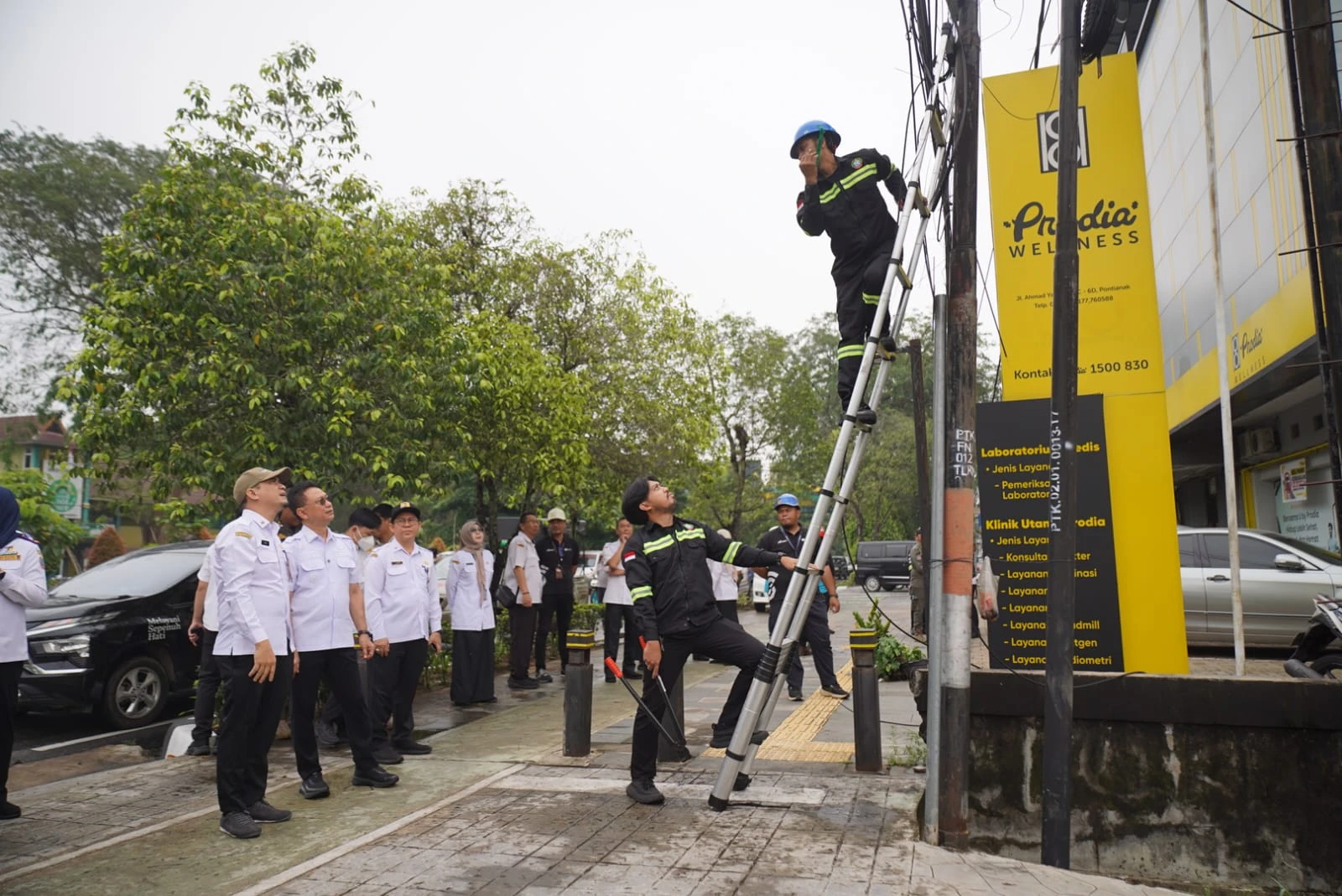 Pemkot Pontianak Mulai Tertibkan Kabel Utilitas